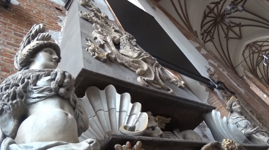 Zabytki Centrum św. Jana - nagrobek Nathanaela Schröedera