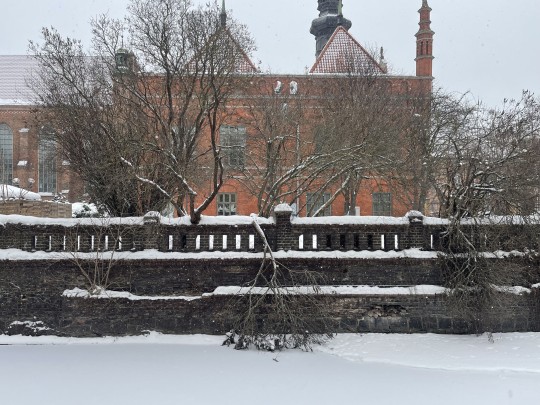 zimowy krajobraz okolice starego miasta w Gdańsku kanał Raduni 