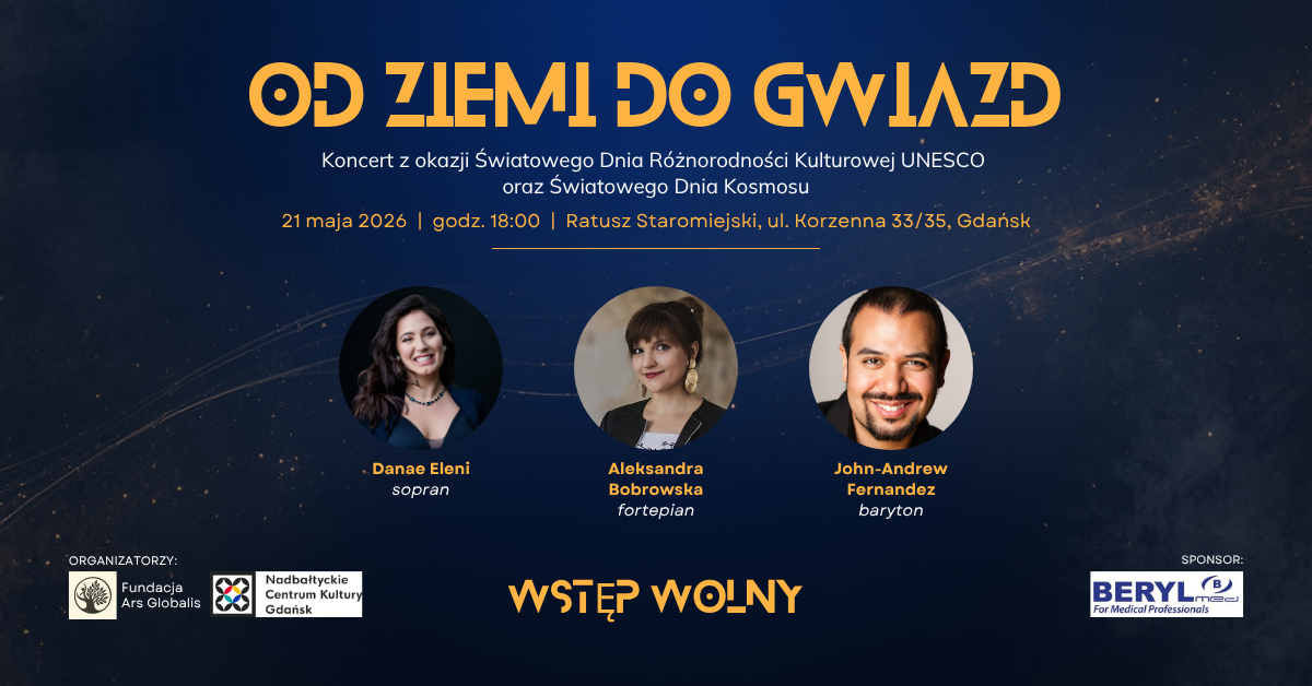 Plakat koncertu „Od Ziemi do Gwiazd” na granatowym tle z motywem kosmicznym. Informacje o wydarzeniu 21 maja 2026 w Ratuszu Staromiejskim w Gdańsku oraz zdjęcia trojga wykonawców: sopranistki, pianistki i barytona. Na dole napis „Wstęp wolny” oraz logotypy organizatorów i sponsora.