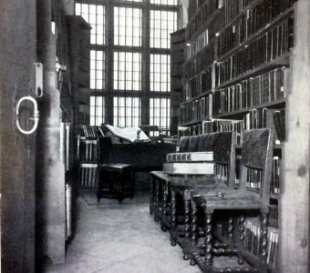 Archwialen zdjęc biblioteki w kościele św. jana. Czarno białe