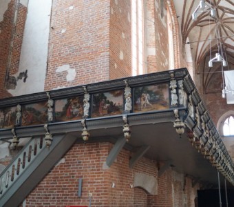 zdjęcie empory w zabytkowym kościele
